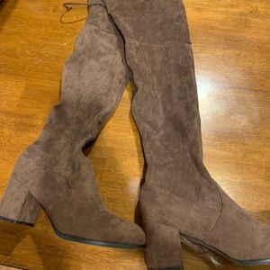Brown over the knee boots! 👢🤎
